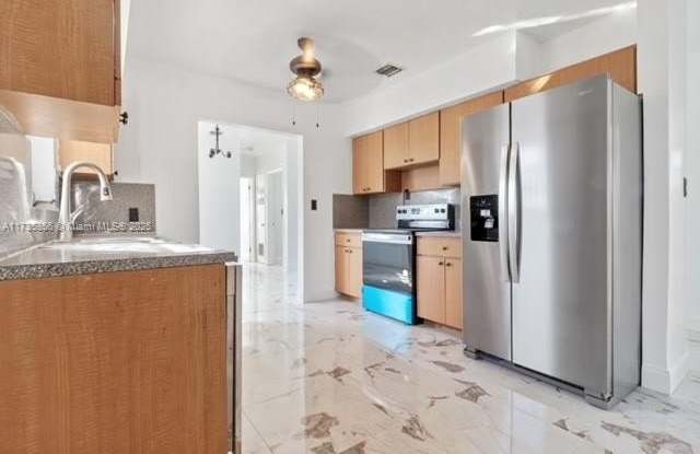 16025 NW 29th Ave photos photos