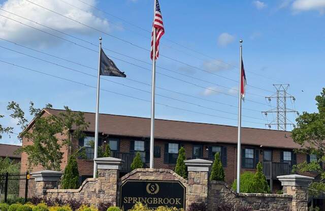 August Specials-$700 OFF select 1 Bedrooms - 1360 Claxton Ridge Drive, Kernersville, NC 27284