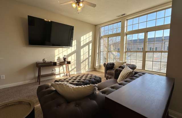 Amazing Location - Downtown Modern Living: 4 Bed 4 Bath! Gallery 4