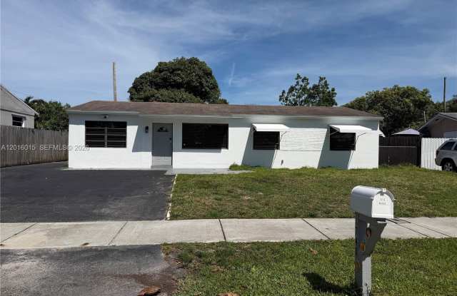 1740 SW 47th Ave photos photos