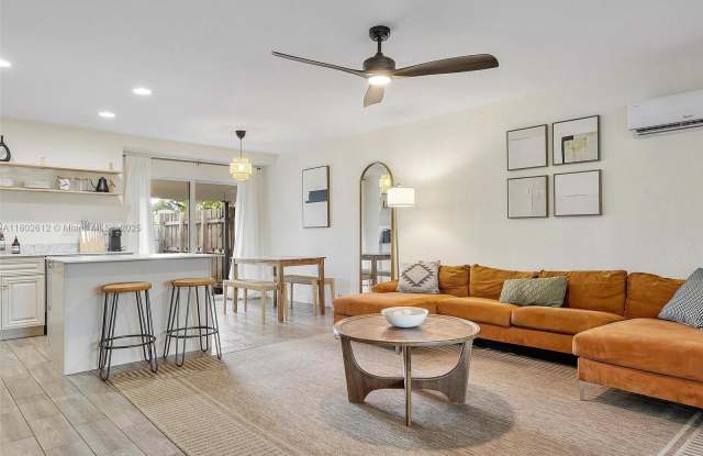300 SW 23rd St photos photos