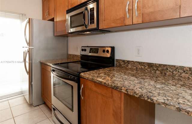 2643 NE 8th Ave - 2643 Northeast 8th Avenue, Wilton Manors, FL 33334