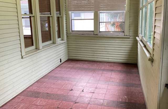 Large Como 5 Bedroom- Sept 2027!  Huge Living Room and Dining Room! Gallery 3