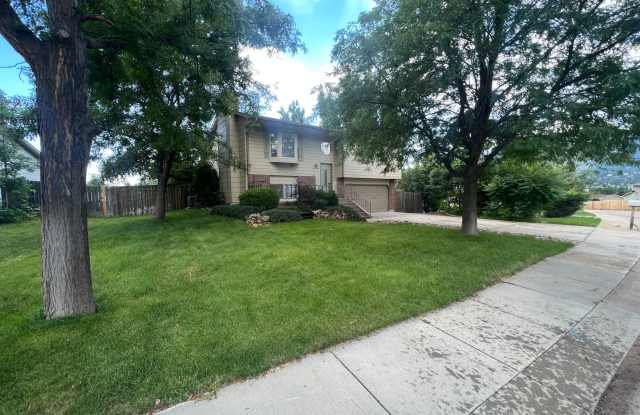 Beautiful Home 3 Bedroom within Close Proximity to Fort Carson!! photos photos