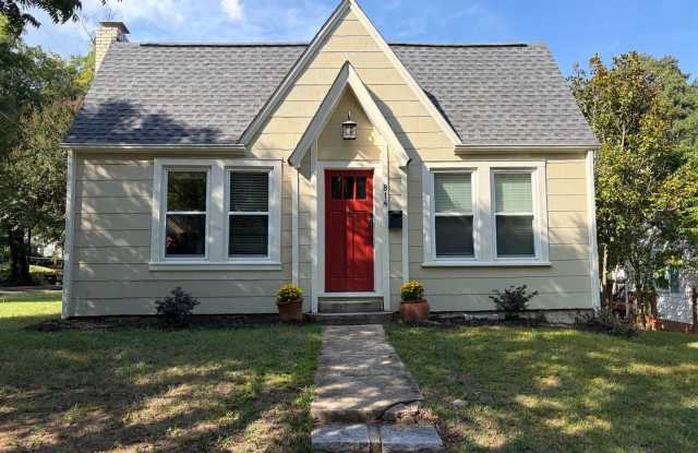 Charming 2 Bedroom, 1 Bathroom Home in Durham Near Trinity Park Gallery 1