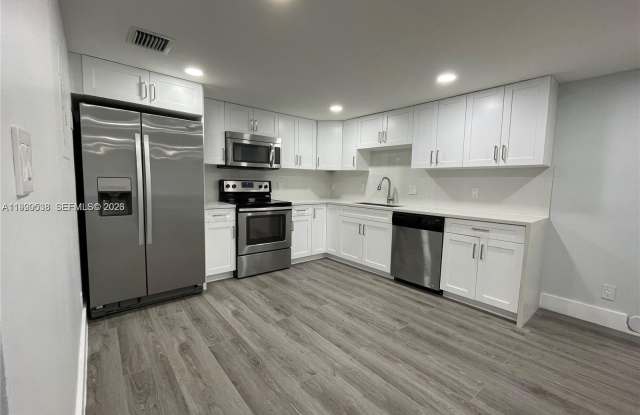 4725 SW 62nd Ave photos photos