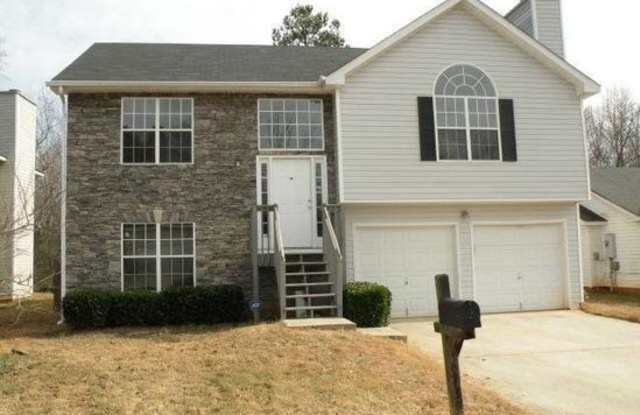 6730 Pole Creek Dr: Beautiful 3 Bed / 2 Bath Home in Lithonia, GA – Move-In Ready! - 6730 Pole Creek Drive, Redan, GA 30058