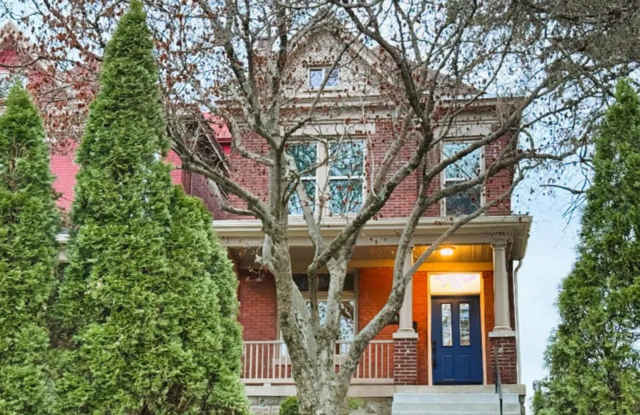 Charming 4BR House in Bellevue Gallery 1