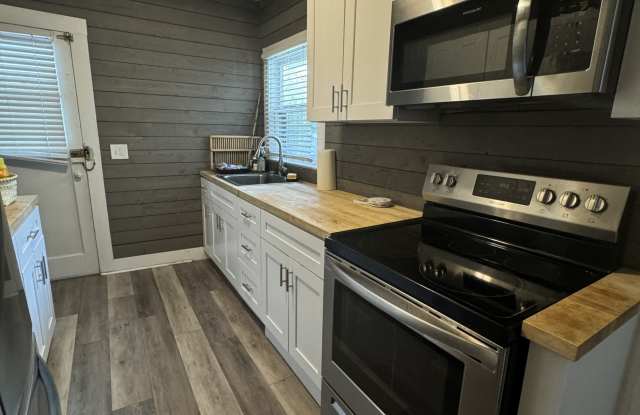 215 Ronnoc Lane - 2-E Gallery 2