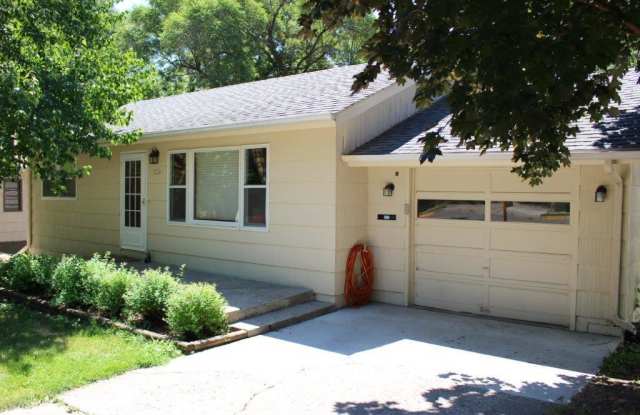 AVAILABLE AUGUST 1st! 3 Bedroom House w/Fenced Backyard - 3314 Morningside Street - 3314 Morningside Street, Ames, IA 50014
