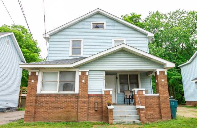 1409  1409 1/2 W Jackson St photos photos