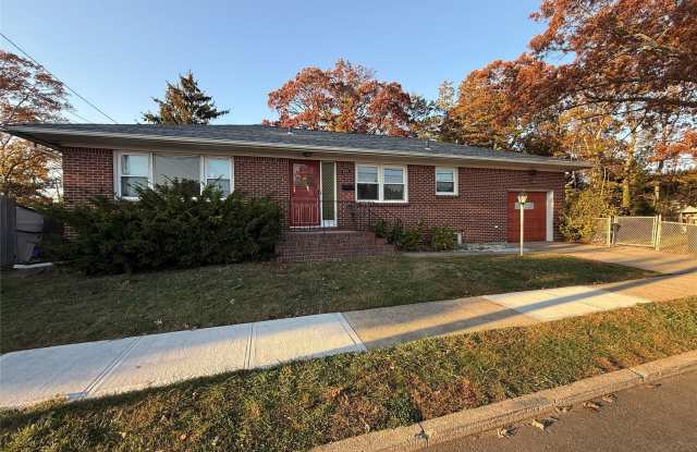 301 Copiague Place - 301 Copiague Place, Copiague, NY 11726