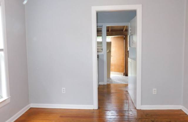 Charming 2 Bedroom! Gallery 4
