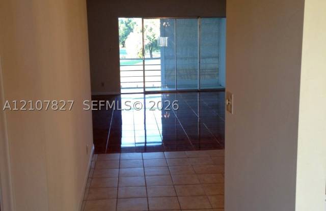 3581 Inverrary Dr Gallery 4