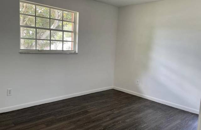 1547 Long St Gallery 4