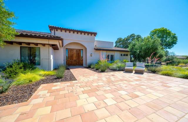 AVAILABLE NOW - Furnished Luxury Wine Country Retreat - 5 Bed / 3.5 Bath photos photos