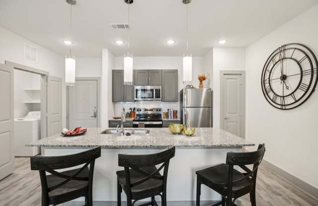 Aspire Del Valle Gallery 2