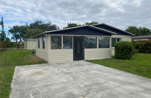 746 NW 3rd St photos photos