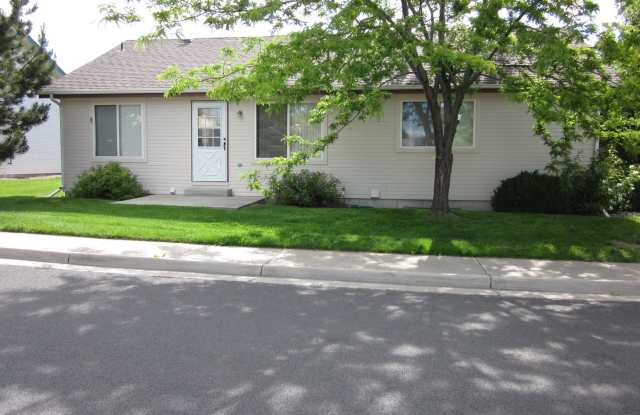 3 Bedroom, 2 Bathroom Patio-Ranch Style Home Gallery 3