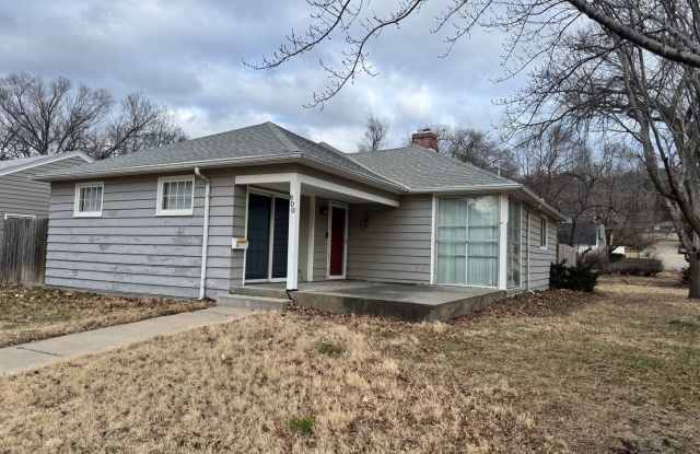 Spacious 2 Bedroom Home Close to Campus photos photos