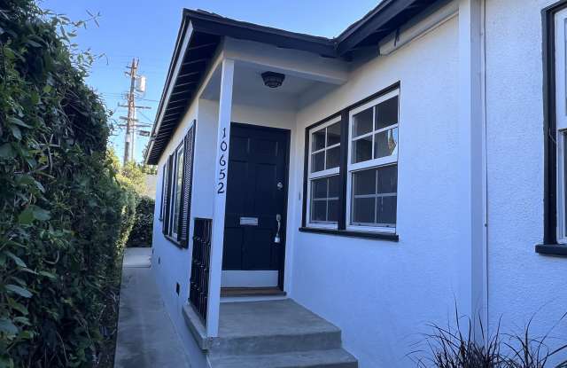 10652 Camarillo Street photos photos