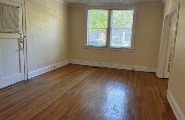 7511 Pershing Avenue Gallery 2