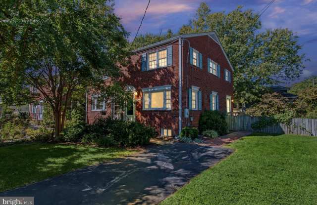 2214 COMMONWEALTH Avenue Gallery 1