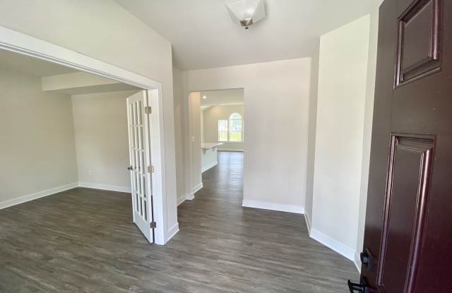 4701 Manor Crossing Plaza Gallery 3