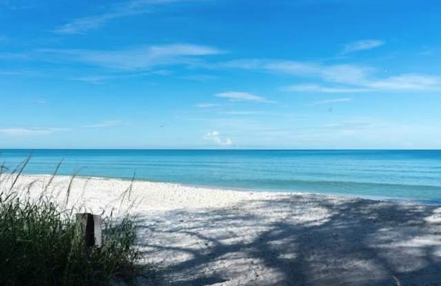 ** 2 BEDROOM PLUS A DEN - 2 BATH SEASONAL BEAUTIFUL CONDO AVAILABLE FOR SEASON ** PRIME LOCATION ** OLDE NAPLES ** BOTANICAL PLACE ** MINUTES FROM NAPLES POWDERY SAND BEACHES ** VACATION RETREAT ** Gallery 3