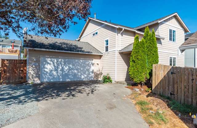 Spacious 4-Bedroom Home with Cozy Backyard – Pet Friendly! photos photos