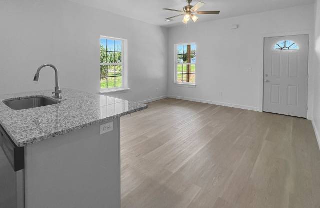 Charming 2-Bedroom Rental Home in Prime Lawton Location! - 1311 Southwest Wisconsin Avenue, Lawton, OK 73501