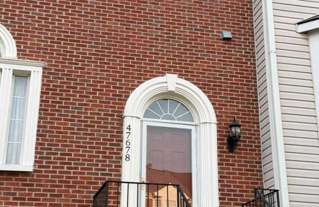 47678 COMER Square Gallery 2