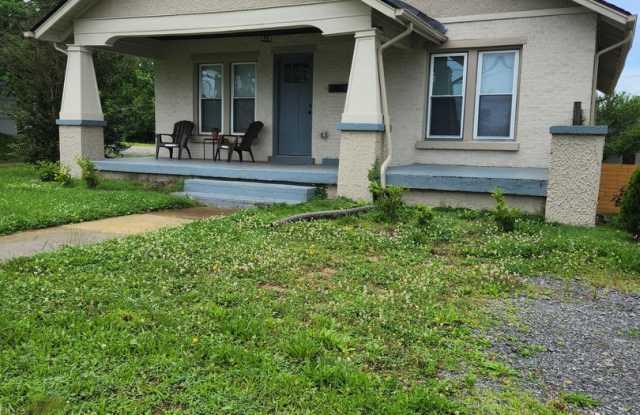 Beautifully Renovated Home Walkable to Downtown Dickson photos photos