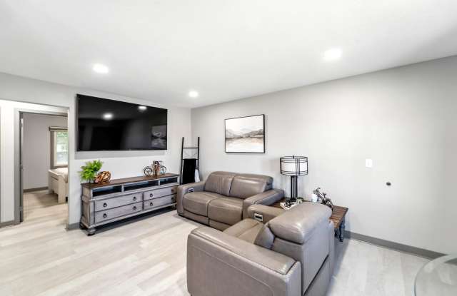 5327 Jennifer Drive Gallery 3