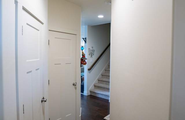 4154 N Cresthaven Ln Gallery 3