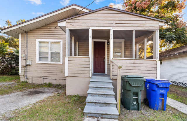 Cute 2 bedroom 1 bathroom single family house - 648 West 13th Street, Lakeland, FL 33805
