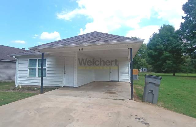 Spacious Newer 4-Bedroom Home with Fenced Backyard Gallery 1