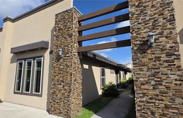 201 Teak Drive Gallery 2