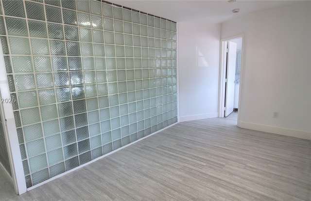 4801 NW 3 Gallery 2