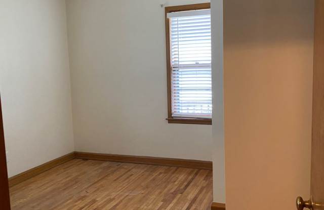 Large 6 Bedroom close to Hamline University - June 2027! Gallery 3