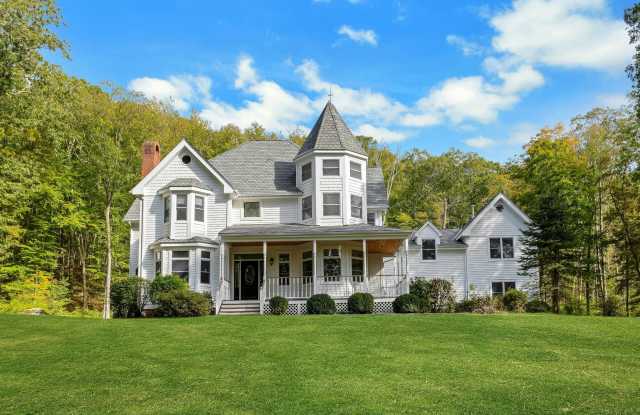 105 Honeysuckle Hill Lane photos photos