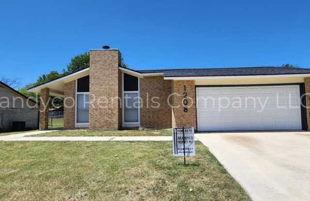 1208 Circle Tree Loop Gallery 1