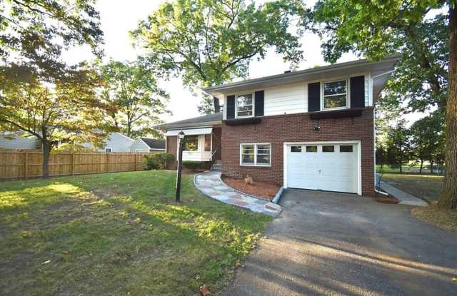 Spacious 4-Bedroom Single Family House for Rent in Chicopee! photos photos