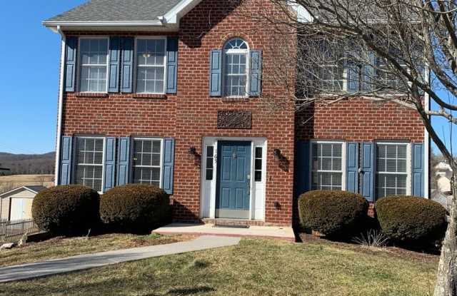 3 Bedroom 2.5 Bath House with 1 Car Garage Gallery 3