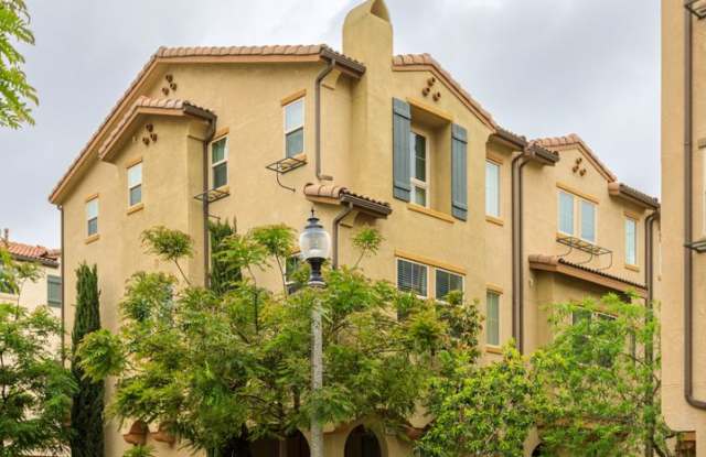 Amazing 3 Bd/ 3 Ba Townhome in Van Nuys! Gallery 3