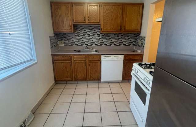 2bd/1.5b Townhome Cash Pay/Vouchers Gallery 4