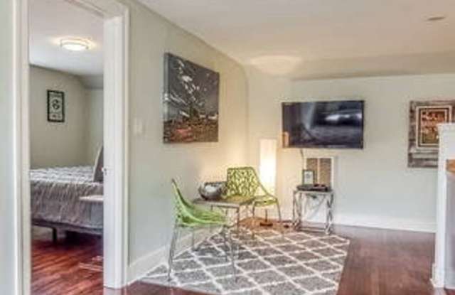 1 bedroom in East Nashville. Minutes to 5 Points & Shelby Bottoms Gallery 1