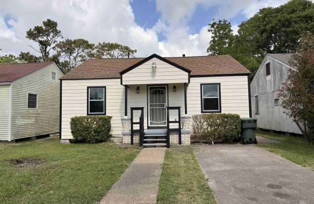 1433 W 5th photos photos