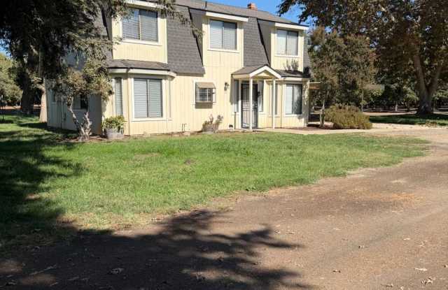 3 bedroom with office Country property Gallery 1