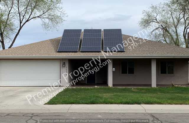 1035 E Cleveland Ave - 1035 East Cleveland Avenue, Fruita, CO 81521